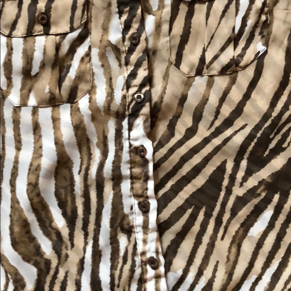 🌼 Sheer Animal Print Button Down Blouse - Size M - Picture 3 of 12